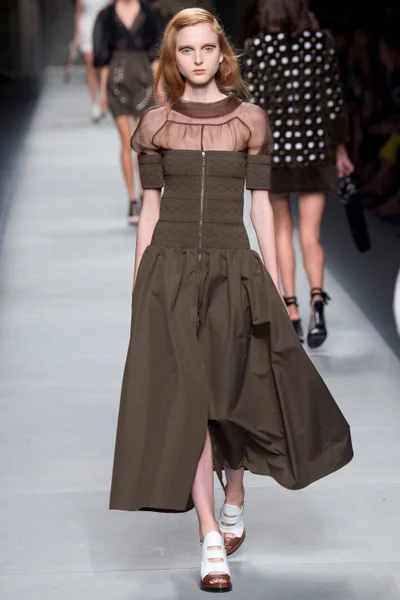 Look 28